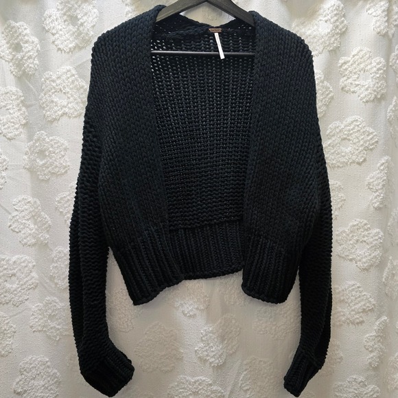 Free People Glow For It Black Chunky Knit Cropped Cardigan Sweater Size Small - Picture 2 of 7